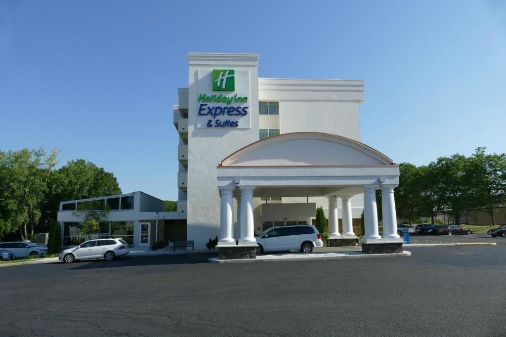 Holiday Inn Express Milford By Ihg Exterior photo