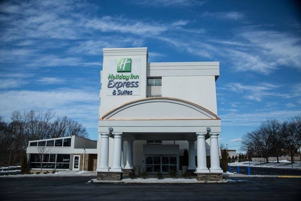 Holiday Inn Express Milford By Ihg Exterior photo
